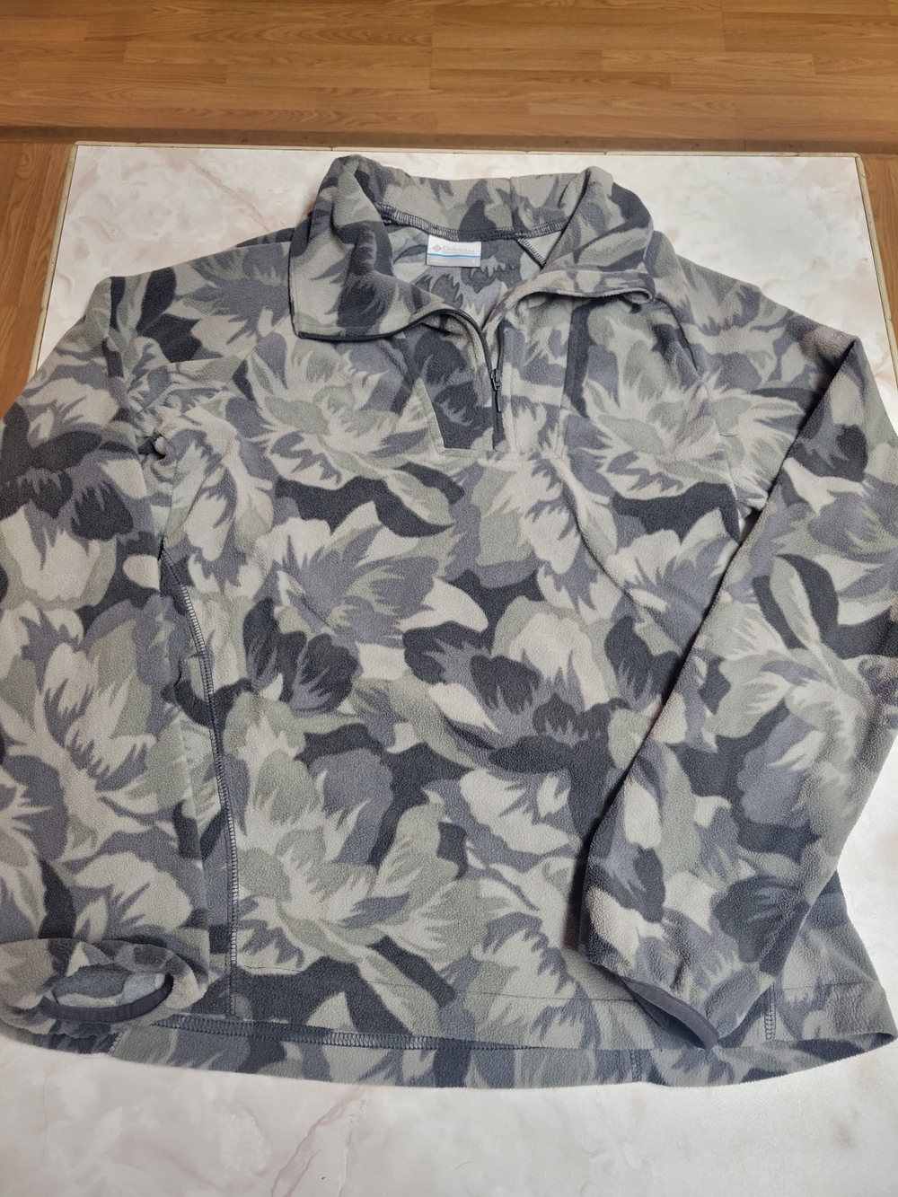 Columbia Fleece Pullover Women’s Small 1/4 Zip Camo Leaf Print Jacket Sweater